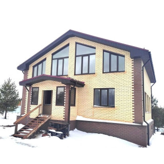 Остекление кирпичного загородного дома окнами Рехау с ламинацией - фото - 1